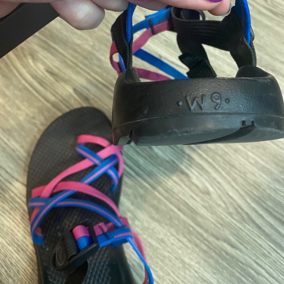 Hot pink and blue Chacos women’s 9 worn once rare - Picture 4 of 4